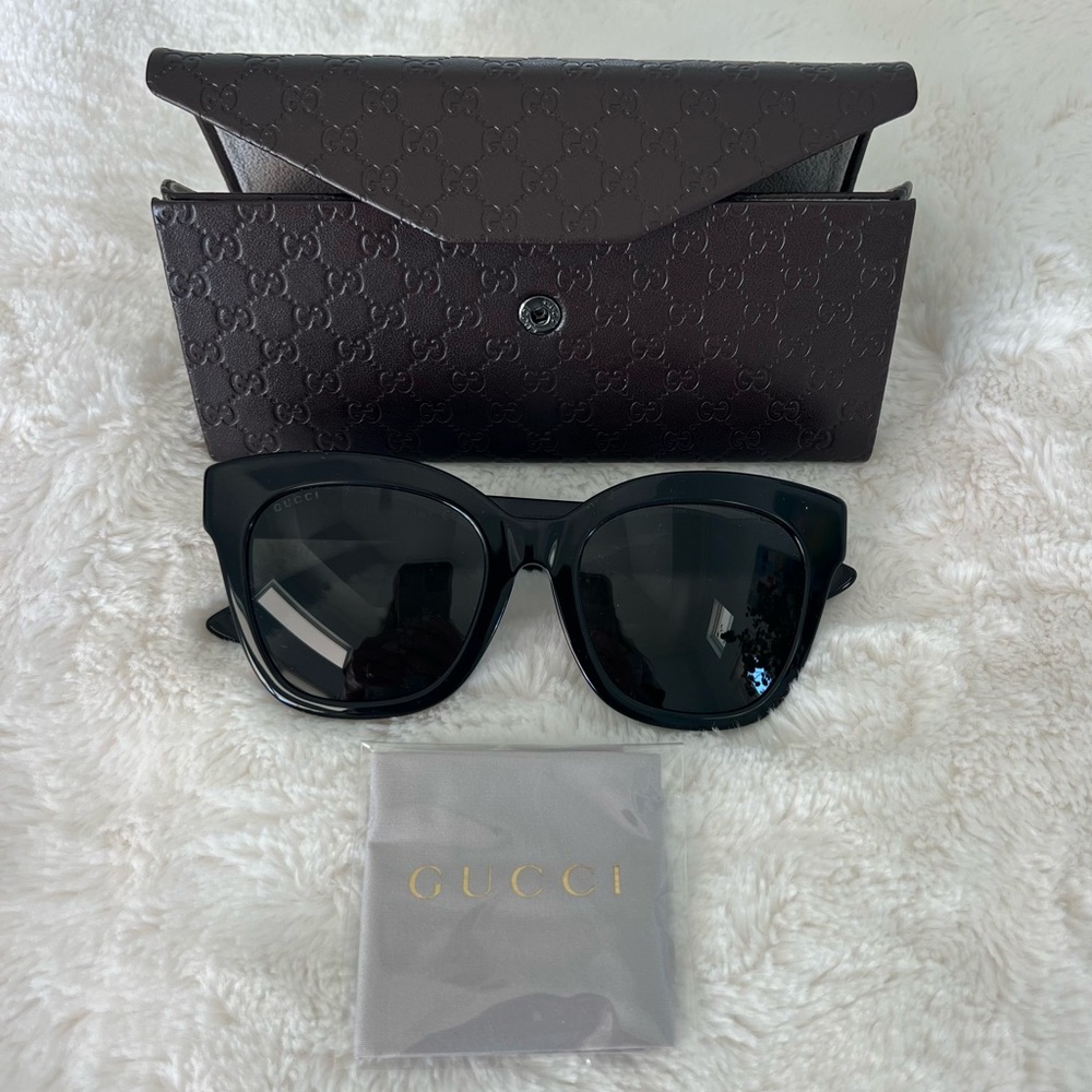 Gucci Black Sunglasses with Tiger
